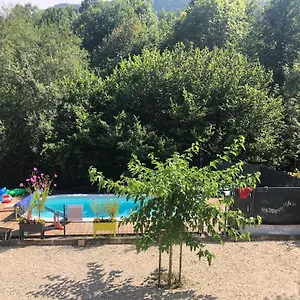 Au Bord De L Eau Bed & Breakfast